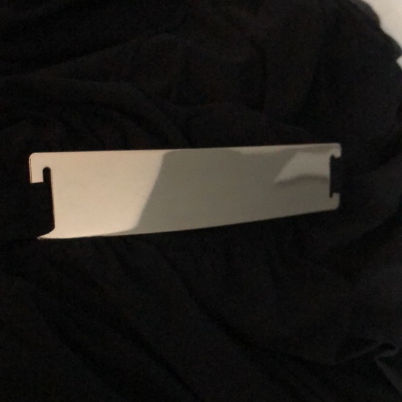 Black tank sleeves romper has a lot of stretch - Picture 2 of 2